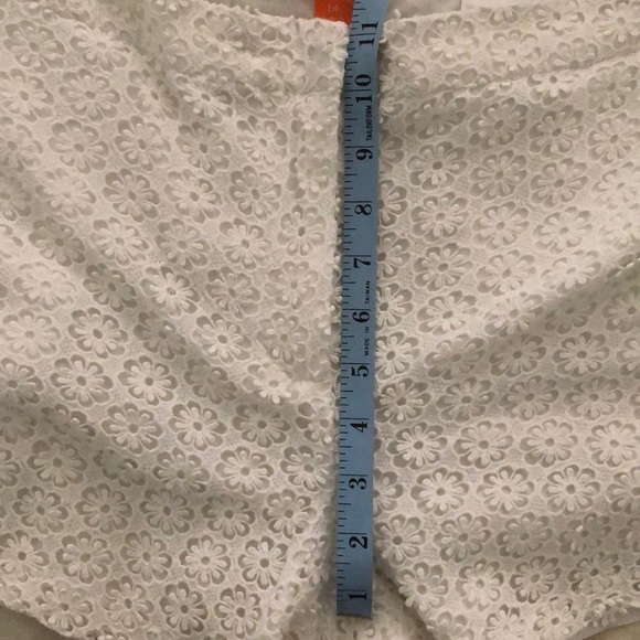 Plus sized fully Lined lace short - Picture 7 of 8